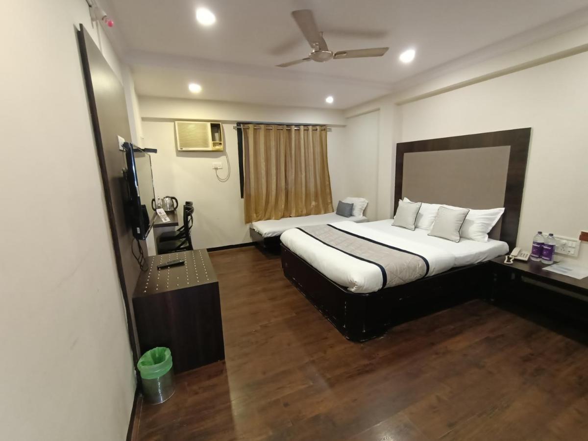 Hotel Highway Inn Andheri East Mumbai  Buitenkant foto