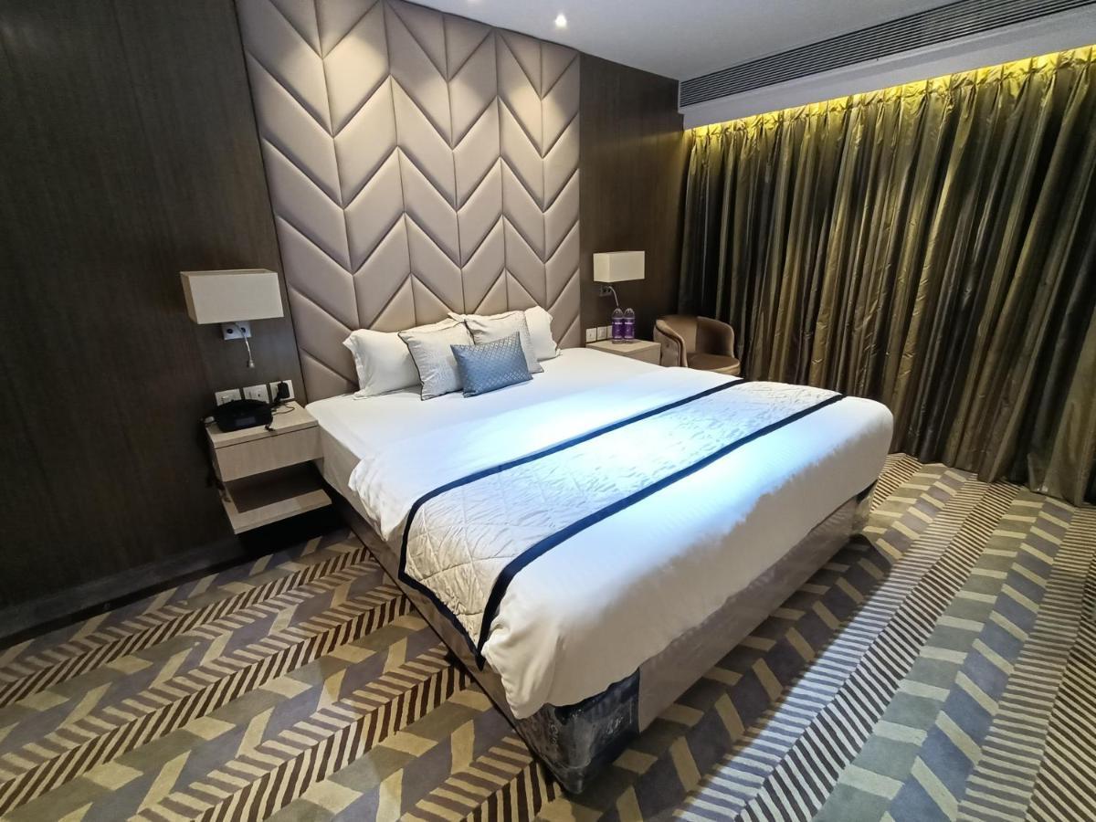 Hotel Highway Inn Andheri East Mumbai  Buitenkant foto