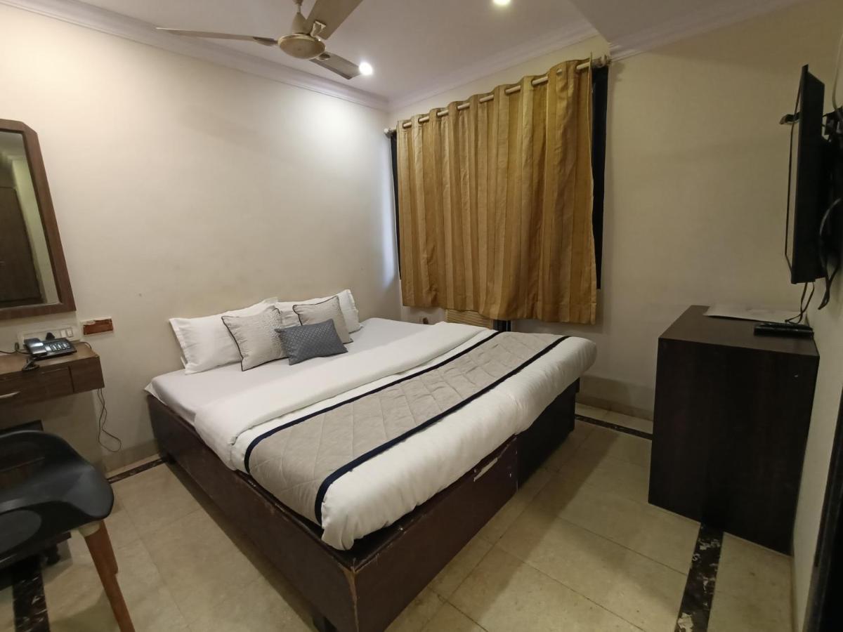 Hotel Highway Inn Andheri East Mumbai  Buitenkant foto