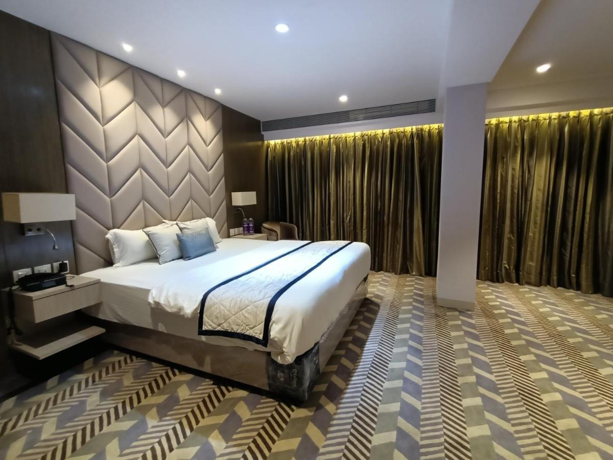 Hotel Highway Inn Andheri East Mumbai  Buitenkant foto