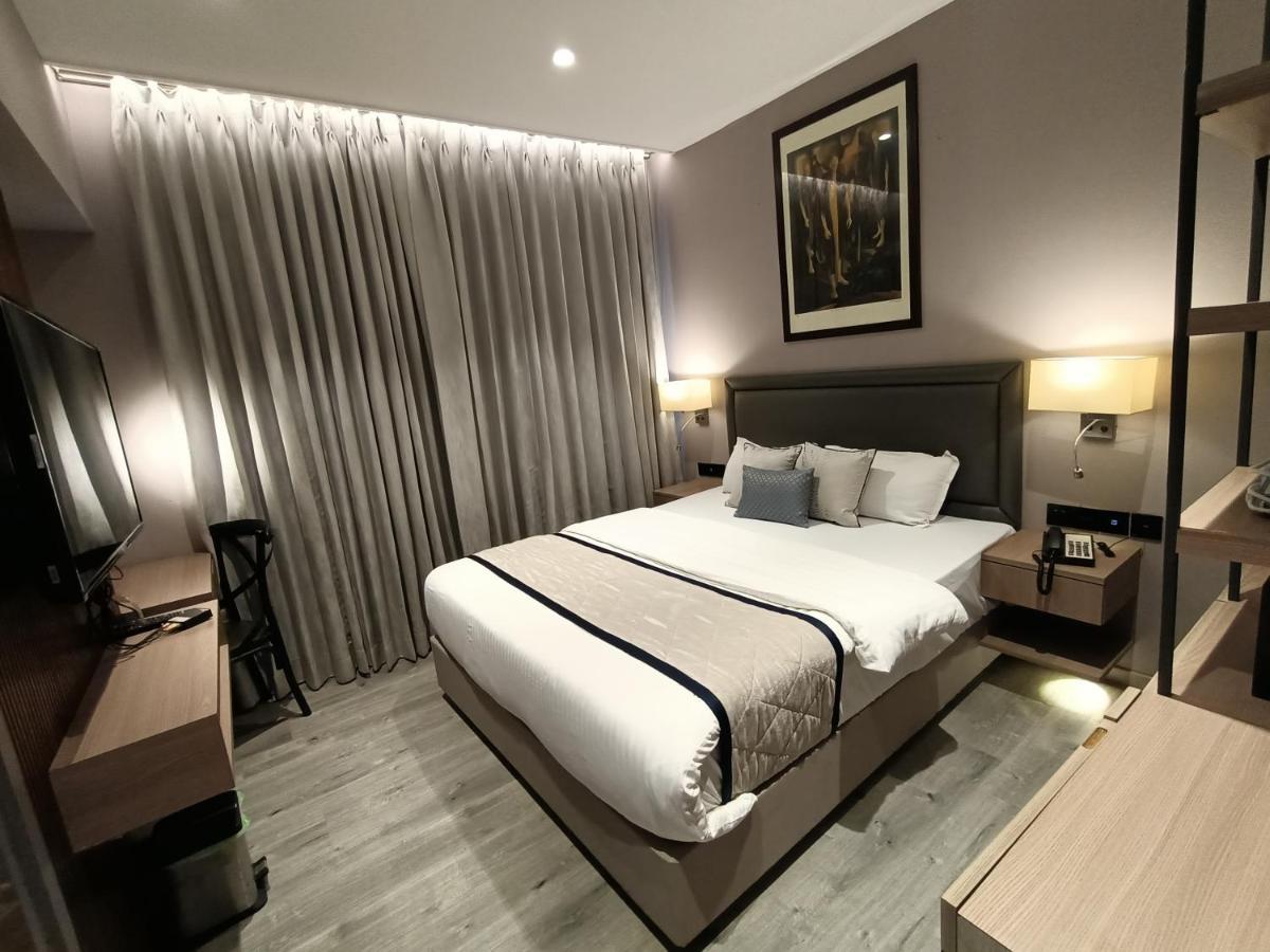 Hotel Highway Inn Andheri East Mumbai  Buitenkant foto