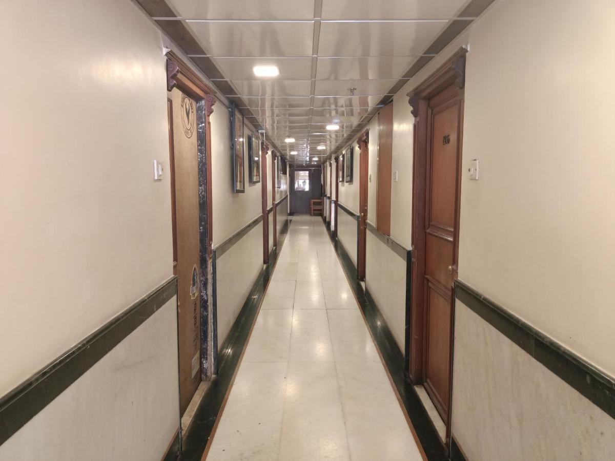 Hotel Highway Inn Andheri East Mumbai  Buitenkant foto