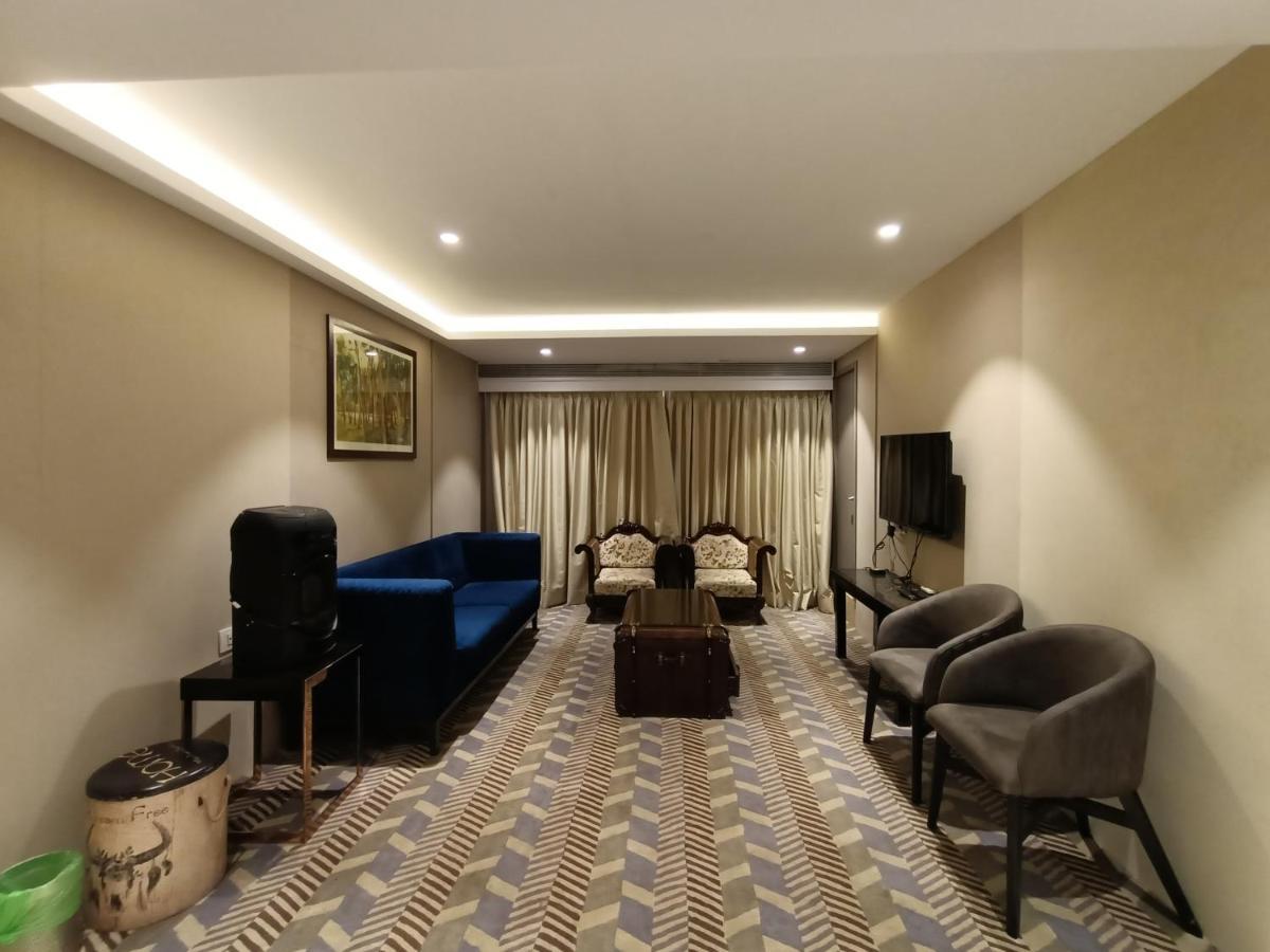 Hotel Highway Inn Andheri East Mumbai  Buitenkant foto