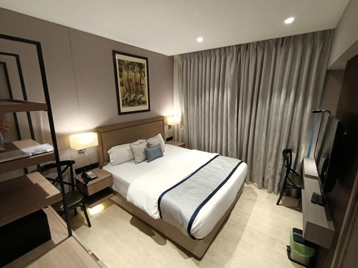 Hotel Highway Inn Andheri East Mumbai  Buitenkant foto