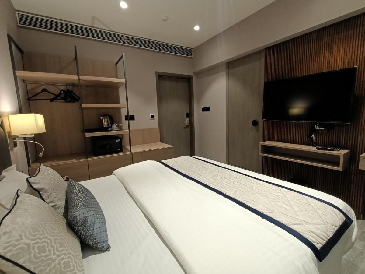 Hotel Highway Inn Andheri East Mumbai  Buitenkant foto