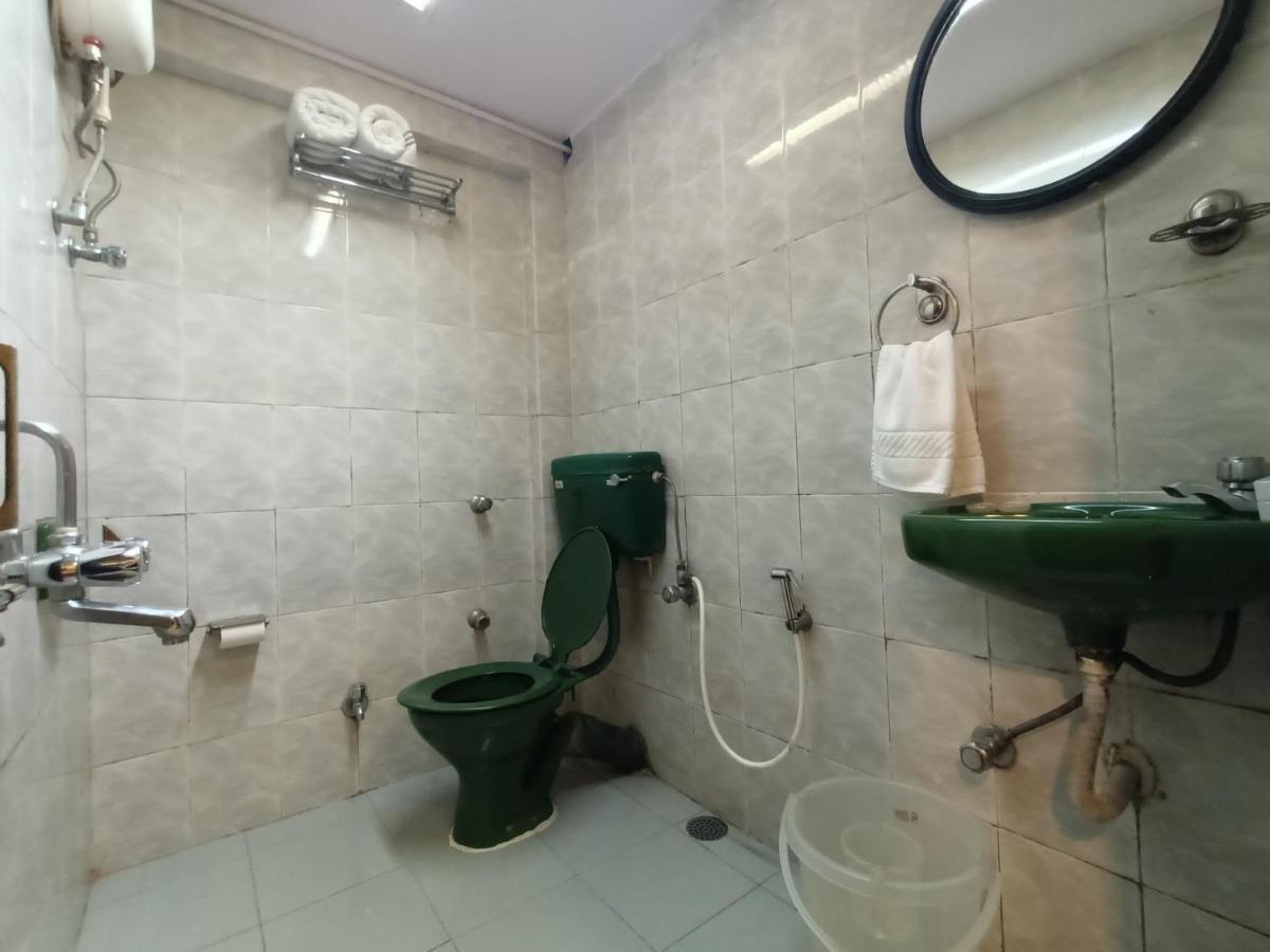 Hotel Highway Inn Andheri East Mumbai  Buitenkant foto