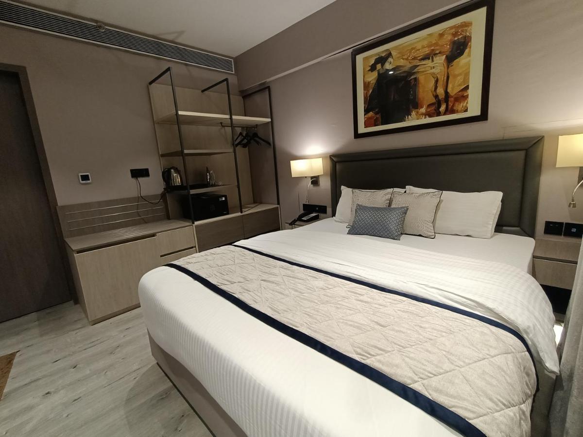 Hotel Highway Inn Andheri East Mumbai  Buitenkant foto