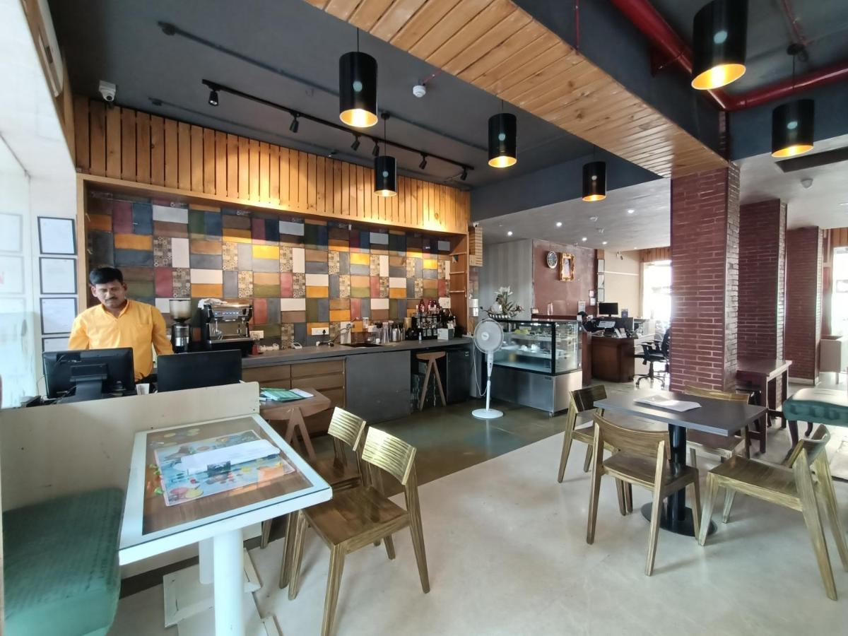 Hotel Highway Inn Andheri East Mumbai  Buitenkant foto