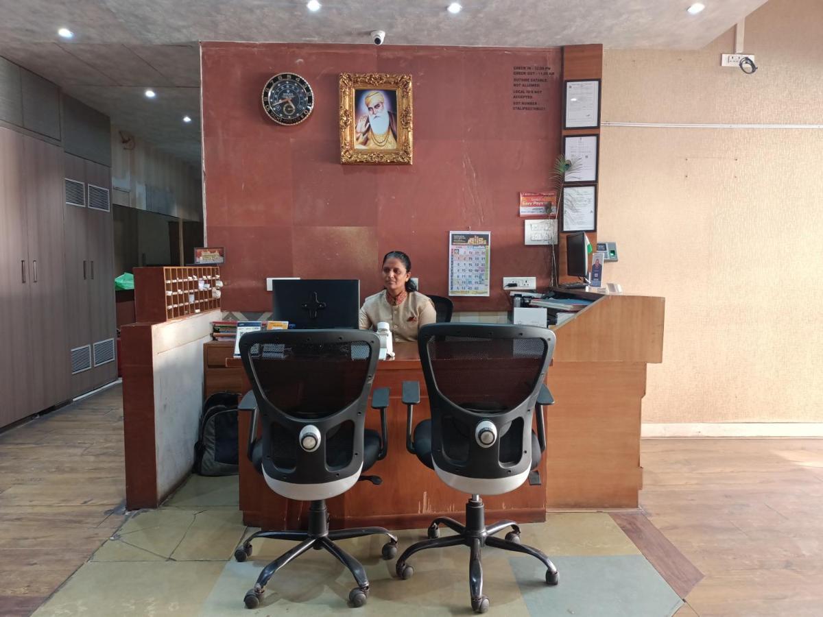 Hotel Highway Inn Andheri East Mumbai  Buitenkant foto
