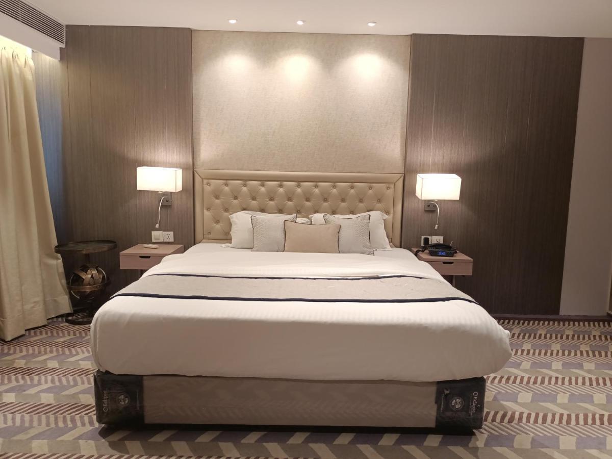 Hotel Highway Inn Andheri East Mumbai  Buitenkant foto