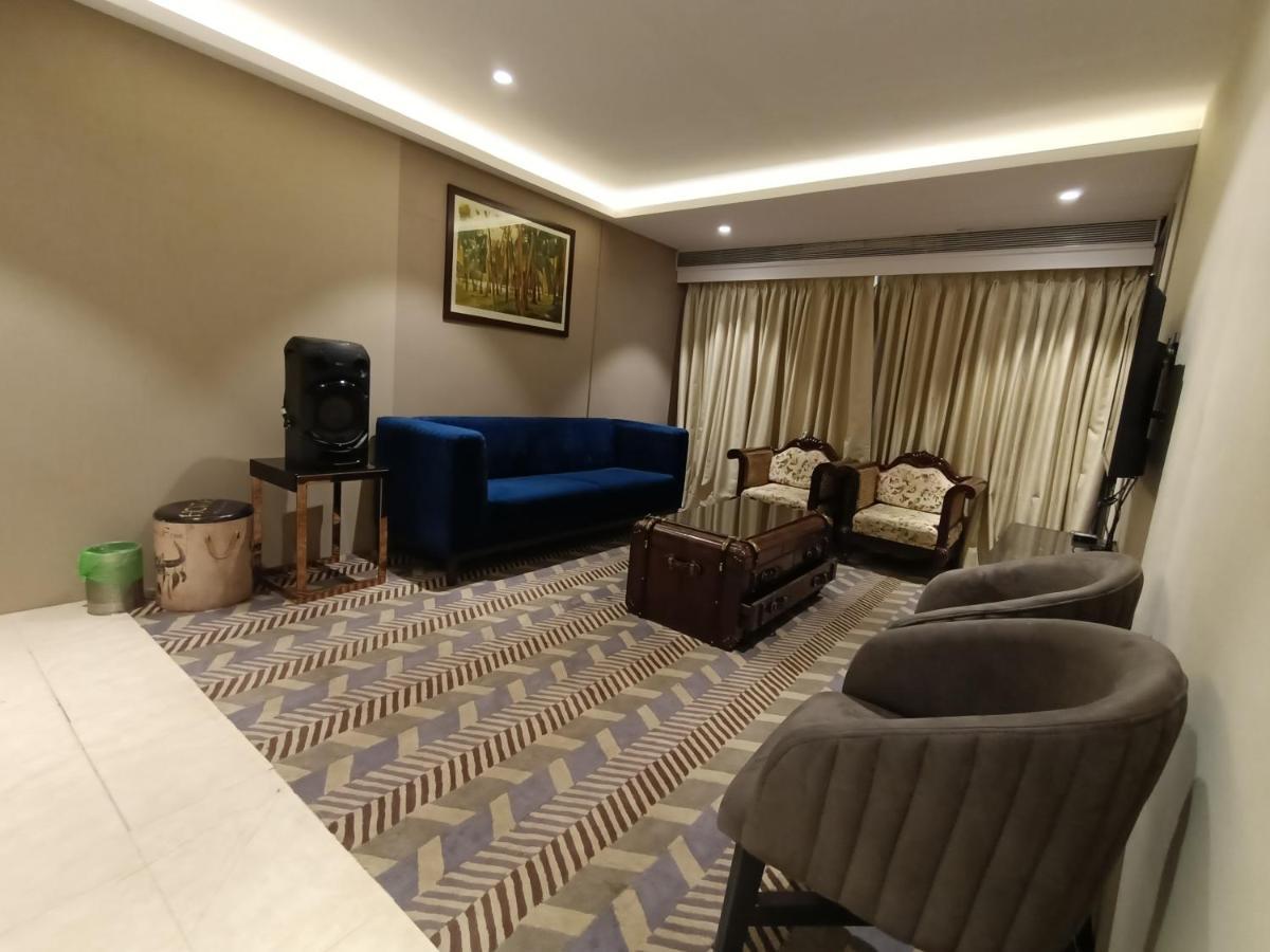 Hotel Highway Inn Andheri East Mumbai  Buitenkant foto