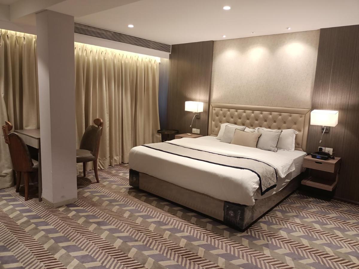 Hotel Highway Inn Andheri East Mumbai  Buitenkant foto